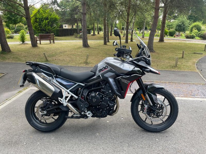 TRIUMPH TIGER 900